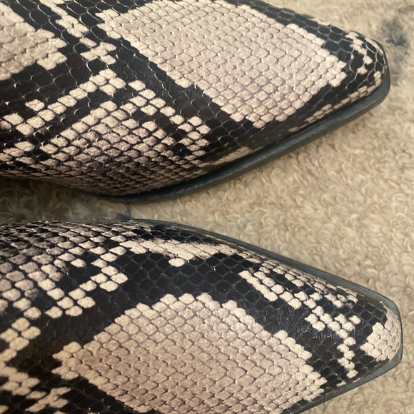 Rag & Bone Westin Harness Leather Booties In Black/cream Snakeskin Sz 38.5/8.5 - Picture 7 of 10